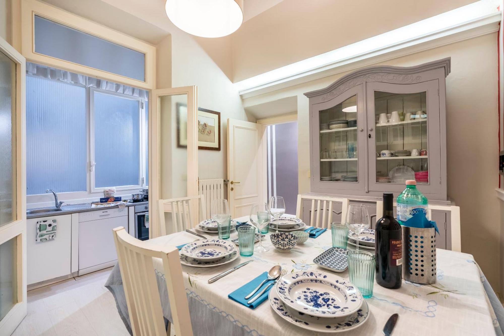 Apartment Historic Borgo Ognissanti, 8 Florenz