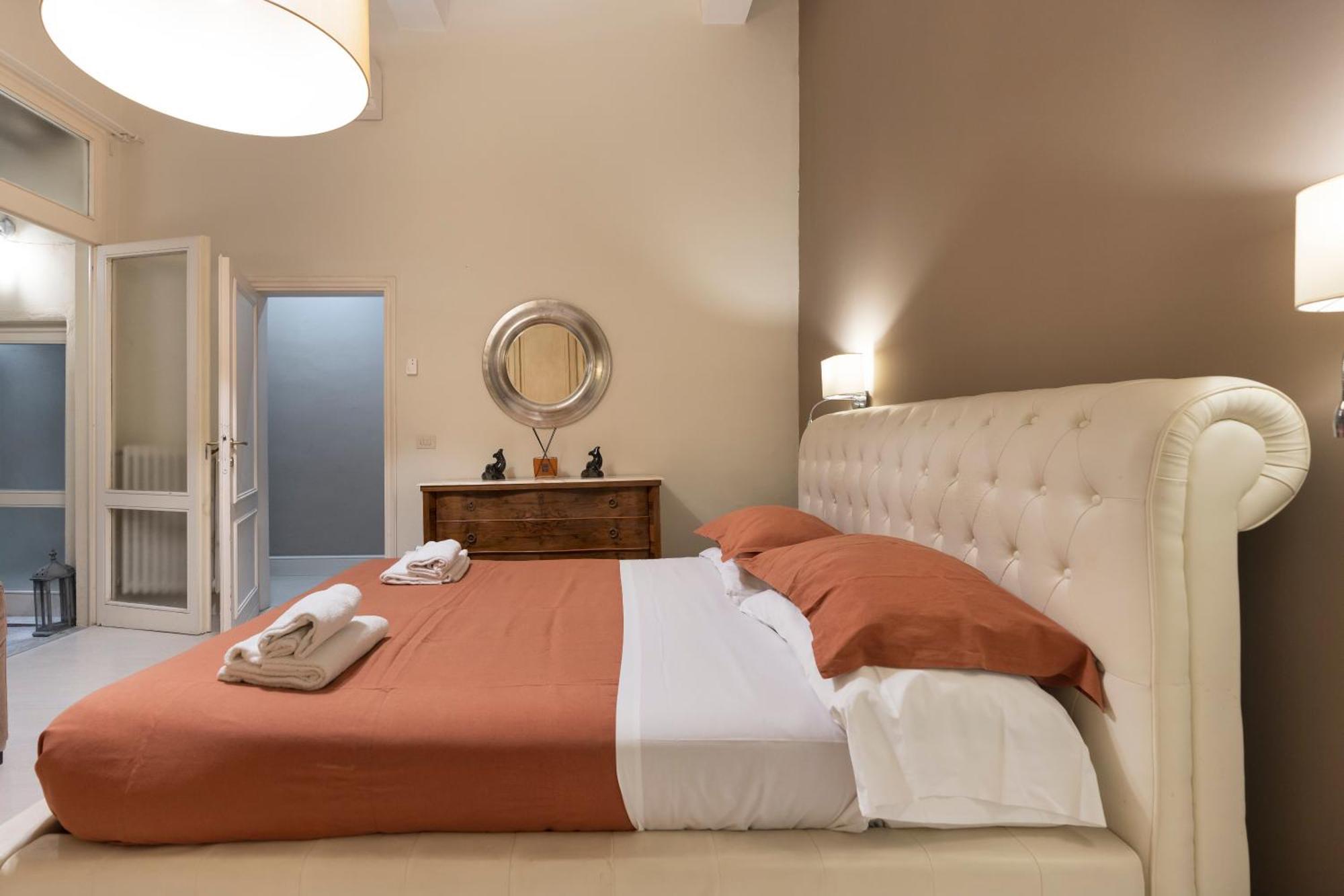Historic Borgo Ognissanti, 8 Appartement Florence
