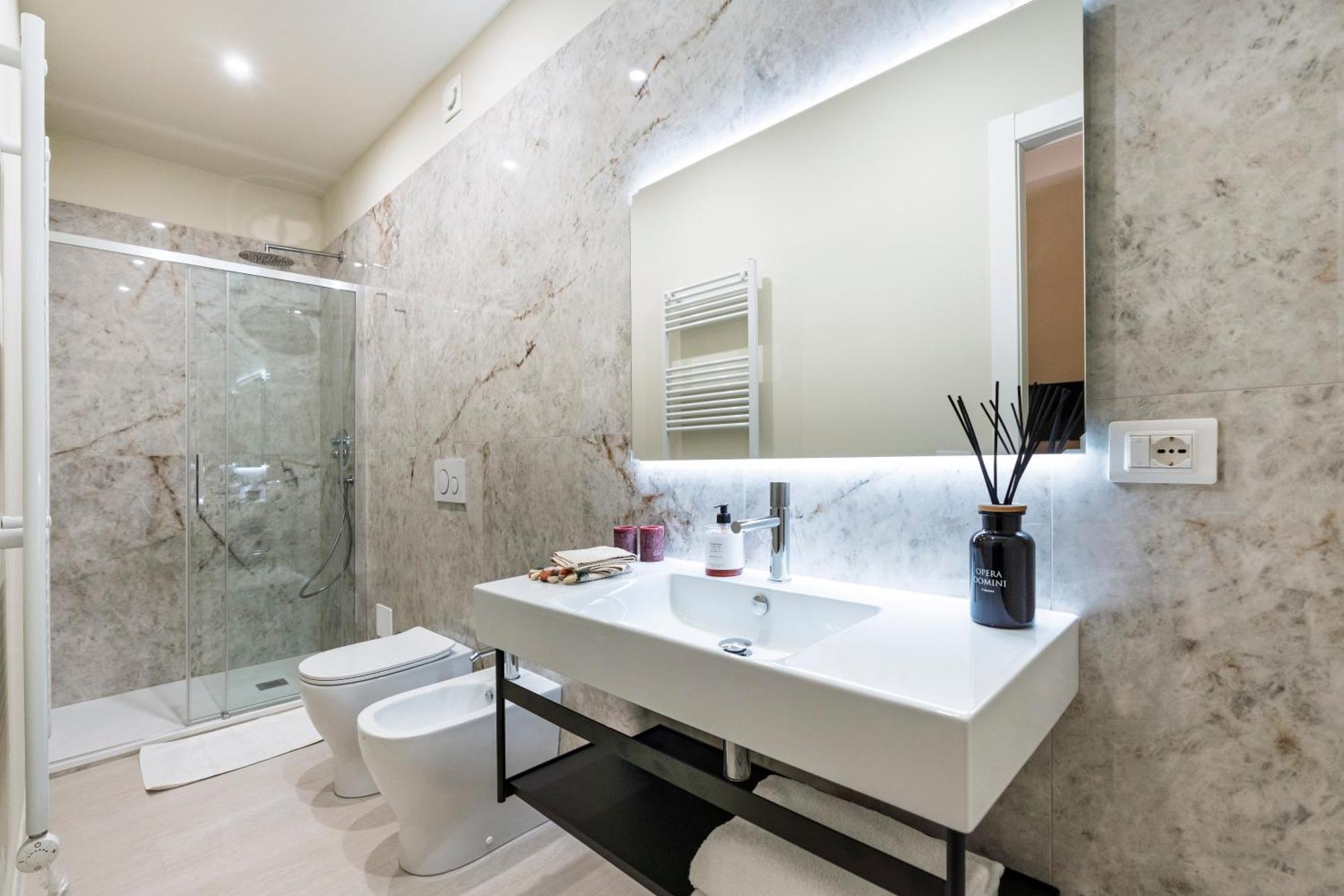 Historic Borgo Ognissanti, 8 Apartment Florenz